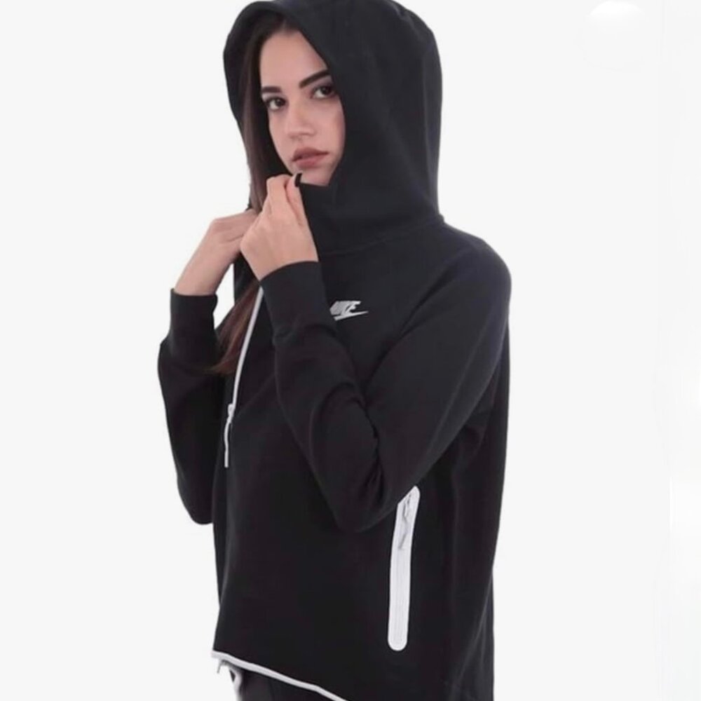 Nike Women's Sportswear Tech Fleece Cape Jacket